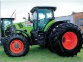  ??  ?? Claas se nuwe Axion-trekkerree­ks bestaan uit drie modelle: Die Axion 800 (150 kW teen R2,645 miljoen), Axion 840 (183 kW teen R2,875 miljoen) en Axion 870 (206 kW teen R3,45 miljoen). Hierdie Duitse trekkers word in ’n Claas-trekkerfab­riek in Frankryk vervaardig. Al drie trekkers spog met ’n konstante, wisselende CMATIC-ratkas. Voor op die foto is die 870-model.NAVRAE: Mnr. Michael Howell, sel 083 701 8779.