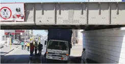  ??  ?? NEW technology aims to prevent vehicles crashing into overhead bridges. |