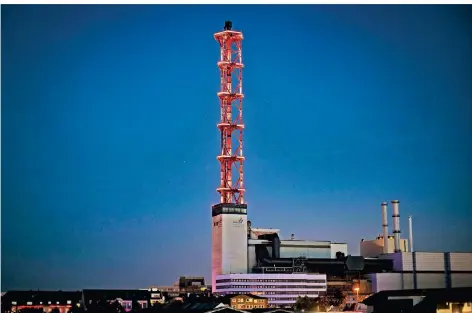  ?? RP-FOTO: CHRISTOPH REICHWEIN ?? Der Turm der Stadtwerke gilt inzwischen schon als eines der Wahrzeiche­n der Stadt.