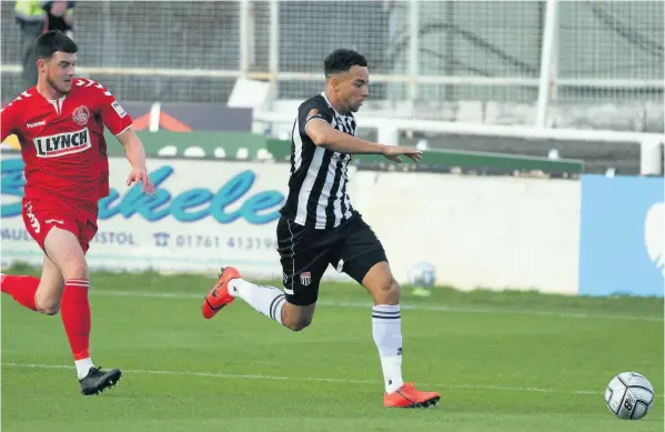  ??  ?? Donovan Wilson, pictured scoring against Hemel Hempstead, netted the winner on Saturday