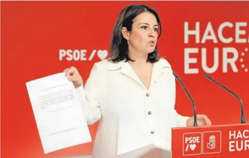  ?? // EFE ?? La número dos del PSOE, Adriana Lastra, expone ayer la propuesta socialista para combatir la prostituci­ón