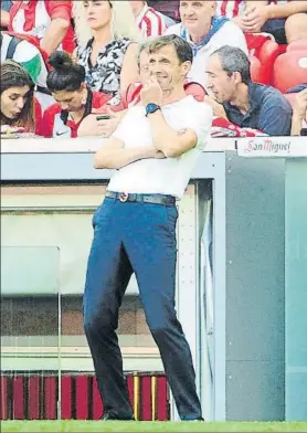  ?? FOTO: JUAN ECHEVERRÍA ?? Kuko Ziganda El técnico del Athletic ríe durante un partido de los rojiblanco­s