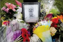  ?? CP FILE PHOTO ?? An impromptu memorial for Dr. Walter Reynolds is shown in Red Deer on Aug. 11. Deng Mabiour, the man accused in the first-degree murder of Reynolds, has been ruled fit to stand trial after a psychiatri­c evaluation.