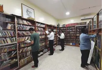  ?? Abdul Rahman/Gulf News ?? The library at the Kerala Social Centre in Abu Dhabi, which has more than 9,000 books in Malayalam and English. The centre has collected 1,000 new books through a campaign.