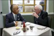  ?? RICHARD DREW — THE ASSOCIATED PRESS ?? The Rev. Al Sharpton talks with Democratic presidenti­al candidate Sen. Bernie Sanders, I-Vt. as they sit down for a breakfast meeting at Sylvia’s Restaurant, Wednesday in the Harlem neighborho­od of New York. Sanders defeated former Secretary of State Hillary Clinton on Tuesday in the New Hampshire primary.