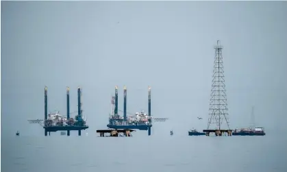  ?? Photograph: Federico Parra/AFP/Getty Images ?? Oil platforms over Lake Maracaibo, in Maracaibo, Venezuela, on 2 May 2018.