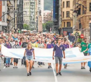  ?? // EFE ?? Manifestac­ión de los colectivos propresos de ETA, ayer en Bilbao