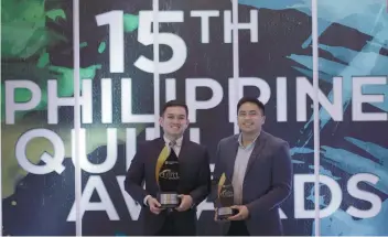  ??  ?? AWARDS. Convergys brand marketing supervisor AJ Avañez and associate copywriter Jose Felipe Gonzales accept the company’s two trophies at the Philippine Quill Awards 2017.