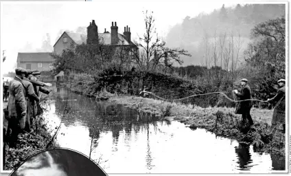  ??  ?? DETECTIVE WORK: The public join the hunt for Agatha Christie, far left, in a pond near Newlands Corner, Surrey. Inset: Her husband Archie