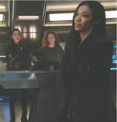  ?? Michael Gibson / CBS ?? In Star Trek: Discovery, Sonequa Martin- Green’s charac
ter, right, returns to her crew a changed person.