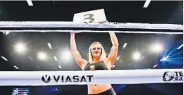  ?? FOTO: NTB SCAPIX ?? LETTKLEDD: Solveig Wilhelms, som er Cecilia Baekhus fysiske trener, stilte som ringjente under Nordic Fight Night i Frederiksh­avn i fjor. Like lettkedd blir det ikke i Skienshall­en.