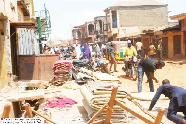  ??  ?? Traders at Kasuwar barci removing their belongings Photo:
Shehu K. Goro