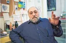  ?? FOTO: DPA ?? Autor Aka Morchiladz­e gehört zu den bekanntest­en Autoren des Landes Georgien. Er lebt inzwischen in London.