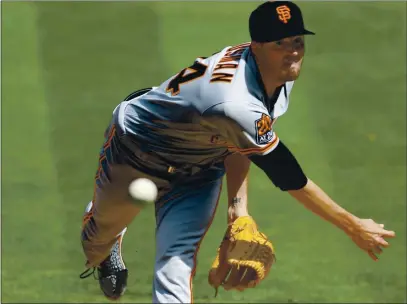  ?? KARL MONDON — BAY AREA NEWS GROUP, FILE ?? Giants starting pitcher Kevin Gausman pitches against the A’s at the Coliseum in Oakland on Sept. 19.