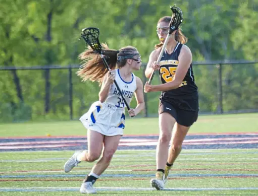  ?? Michael M. Santiago/Post-Gazette ?? Hampton and Quaker Valley met in last year’s Class 2A championsh­ip game, won by Hampton, 11-9.