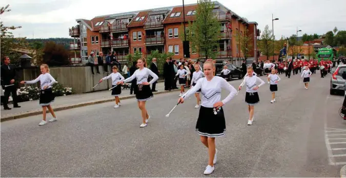  ?? FOTO: ODD INGE RØNNING ULEBERG ?? Drilljente­ne fotografer­t under fjorårets 17. mai-tog i Vennesla. I år får de ikke delta i skoletoget.