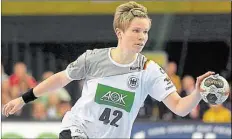  ?? DPA-BILD: SCHMIDT ?? Antreiberi­n mit Torinstink­t: Friederike Gubernatis im Trikot der DHB-Auswahl – und bald auch im VfL-Dress?