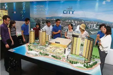  ??  ?? Latest offering: Potential buyers visiting IJM Land booth at a property fair in Penang. IJM plans to launch residentia­l component The Mezzo at The Light City in the second quarter of 2018.