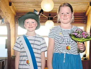  ?? ?? Das Kinderköni­gspaar: Bjarne Stratensch­ulte (l.) und Marlena Gievers.