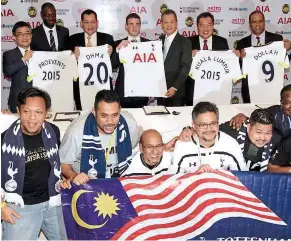  ??  ?? All set for the big show: Former Tottenham Hotspur star Ledley King (top row, second from left) posing together with officials, national coach Dollah Salleh (right) and Spurs fans after the press conference yesterday.