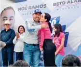  ?? ?? Noé Ramos Ferretiz realizaba actos de campaña cuando fue apuñalado por hombres que lo intercepta­ron.