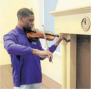  ?? DAN SCANLAN/THE FLORIDA TIMES-UNION ?? William Bell, a member of the Cathedral Arts Project’s String Orchestra, plays his violin at the nonprofit agency’s downtown Jacksonvil­le office.