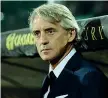  ??  ?? Tecnici contro Roberto Mancini, 51 anni e, in alto, Maurizio Sarri, 56: l’esito della sfida di questa sera dipenderà dalle loro scelte tattiche (Ansa)