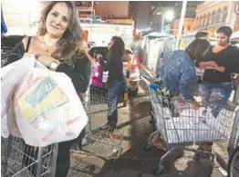  ?? MARCIO MERCANTE / AGENCIA O DIA ?? Marcela deixou de comprar mamão e morango por causa dos valores ‘absurdos’