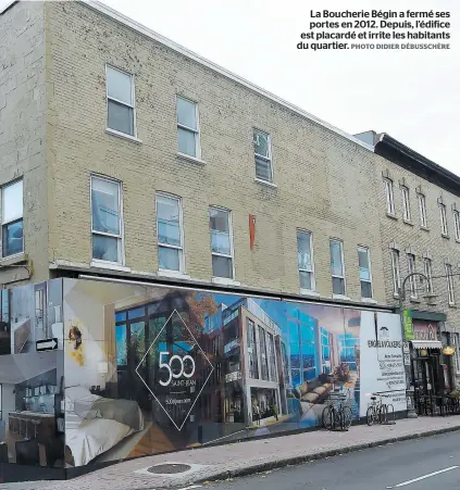  ?? PHOTO DIDIER DÉBUSSCHÈR­E ?? La Boucherie Bégin a fermé ses portes en 2012. Depuis, l’édifice est placardé et irrite les habitants du quartier.