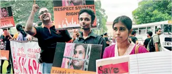  ??  ?? State university students protesting against privatisat­ion of education