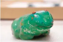  ??  ?? A Zuni turquoise frog.
