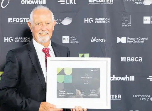  ?? Photo / Stephen Barker / Barker Photograph­y ?? Property Brokers commercial and industrial sales consultant Philip Hunt has been awarded a Long Service Award.