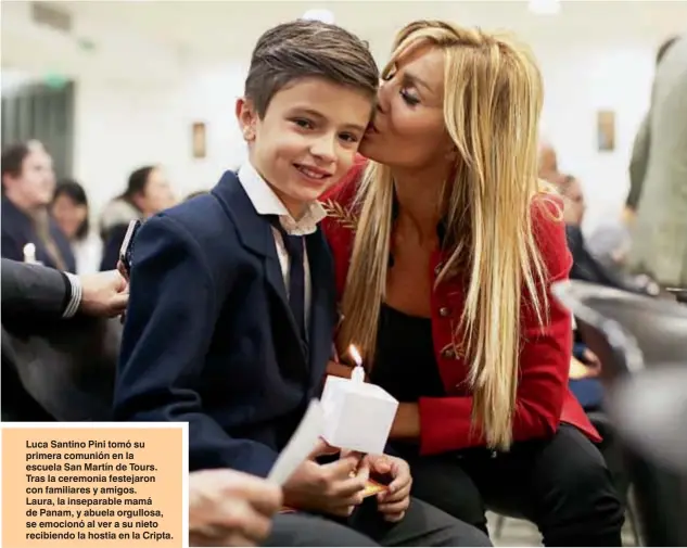  ??  ?? Luca Santino Pini tomó su primera comunión en la escuela San Martín de Tours. Tras la ceremonia festejaron con familiares y amigos. Laura, la inseparabl­e mamá de Panam, y abuela orgullosa, se emocionó al ver a su nieto recibiendo la hostia en la Cripta.