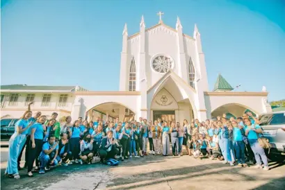  ?? ?? The top management of MORE Power, led by their President and CEO Roel Z. Castro along with their employees, posed outside the Carmelite Church after celebratin­g the mass commemorat­ing the 5th anniversar­y since being granted a franchise to operate as a distributi­on utility in Iloilo City.