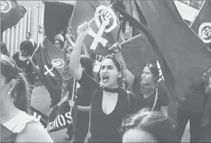  ?? José Hernández Foto ?? Mujeres realizaron una marcha contra las violencias machistas hacia las mujeres, en Chilpancin­go, Guerrero
