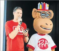  ?? Picture: RANDELL ROSKRUGE ?? INSPIRED: Brad Taylor and Penny the mascot at Stirling High during the launch of the Inspiring Youth In School Campaign