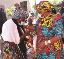  ?? — Pictures: John Manzongo ?? First Lady Auxillia Mnangagwa talks to elderly women who were teaching girls, while handing over groceries to them after the Nhanga/ gota/ixiba session at Chief Nekatambe homestead’s in Dete yesterday.