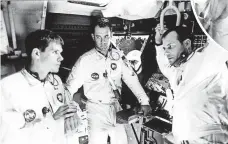  ?? RON BATZDORFF, UNIVERSAL CITY STUDIOS ?? Paxton, right, and co-stars Kevin Bacon and Tom Hanks brought the true story of NASA’s ill-fated lunar mission to the big screen in 1995’s Apollo 13.
