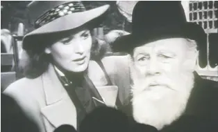  ?? DISNEY+ ?? Maureen O'hara, left, and Edmund Gwenn in starred in the original Miracle on 34th Street in 1947.