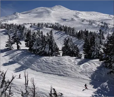  ?? PHOTOS COURTESY OF DINO VOURNAS ?? Mount Bachelor in Central Oregon boasts some 4,300skiable acres of snowy terrain during the winter season.