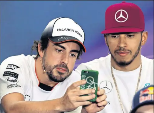  ??  ?? DOS PESOS PESADOS. Alonso y Hamilton podrían volver a compartir equipo en la Fórmula 1 tras la anterior etapa en McLaren en 2007.