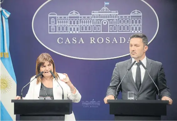  ?? LUCIANO THIEBERGER ?? Ministros de Seguridad y de Defensa. Patricia Bullrich y Luis Petri anuncian ayer un paquete de leyes contra el narcotráfi­co.