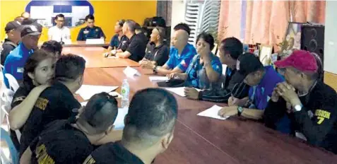  ?? CONTRIBUTE­D PHOTO ?? Members of the Barangay Intelligen­ce Network attend a seminar jointly conducted by COSAP and the Cebu City Police Office.