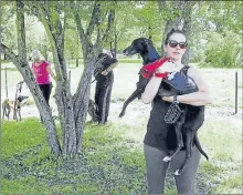  ??  ?? Amandine et la super GUANA RIVER du Tepee d’amour gagnante du prix du Petit Journal