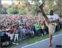  ??  ?? SIDE-SPLITTING: Kwaito artist Dr Malinga gives the crowd something to watch at The Feast of the Clowns Festival.