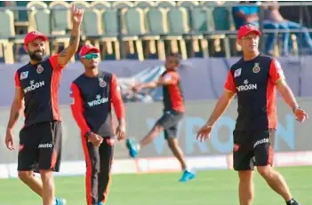  ??  ?? Royal Challenger­s Bangalore’s captain Virat Kohli (left) and coach Gary Kirsten look on during a training session in this file photo.