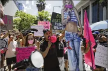  ?? IRFAN KHAN/LOS ANGELES TIMES/TNS ?? Supporters of Britney Spears rally as a hearing on the Britney Spears conservato­rship case takes place at Stanley Mosk Courthouse in Los Angeles on June 23.