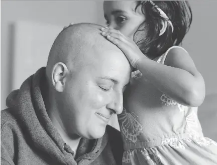  ??  ?? Addison Wagg kisses her mother Julia Wagg’s bald head in May 2016, at a time Wagg was undergoing chemothera­py. Wagg died of leukemia last week.