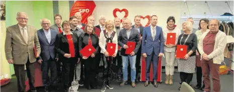  ?? FOTO: SPD STADTVERBA­ND AALEN ?? Die Aalener Stadt SPD hat langjährig­e Mitglieder für ihr Engagement geehrt.