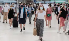  ?? Photograph: Anadolu Agency/Getty Images ?? Commuters, most of them continuing to wear face masks, at Waterloo station in London on 19 July, the day nearly all remaining coronaviru­s restrictio­ns in England were lifted.